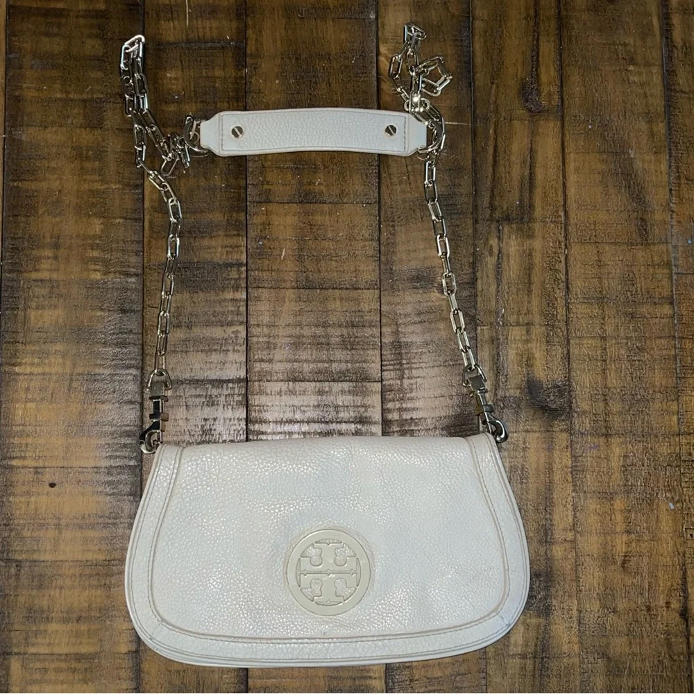 Tory Burch Logo Clutch - Picture 2 of 8